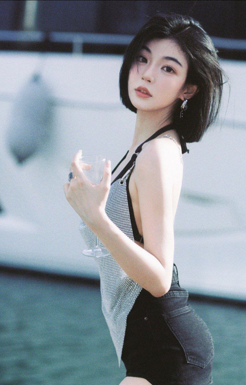 双马尾萝莉萌翻宅男